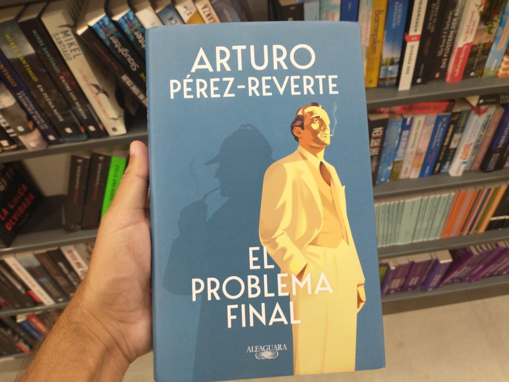 Ejemplar de 'El problema final', novela policíaca de Arturo Pérez-Reverte.